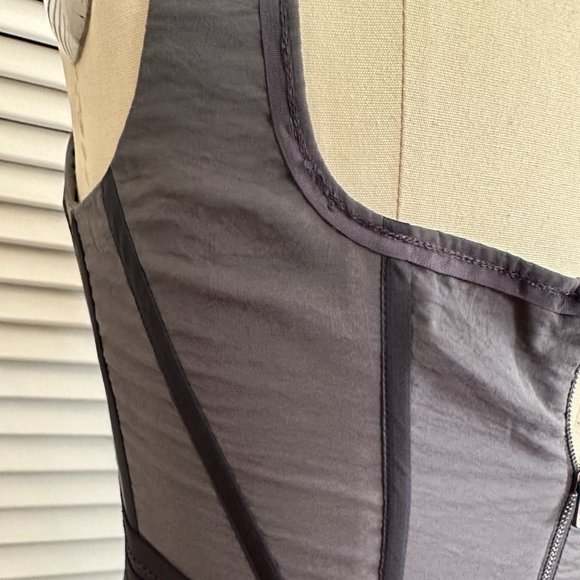BCBG RUNWAY GREY/BLACK SLEEVELESS MINI DRESS. CORSET LIKE BODICE. SIZE 2. - Picture 7 of 12